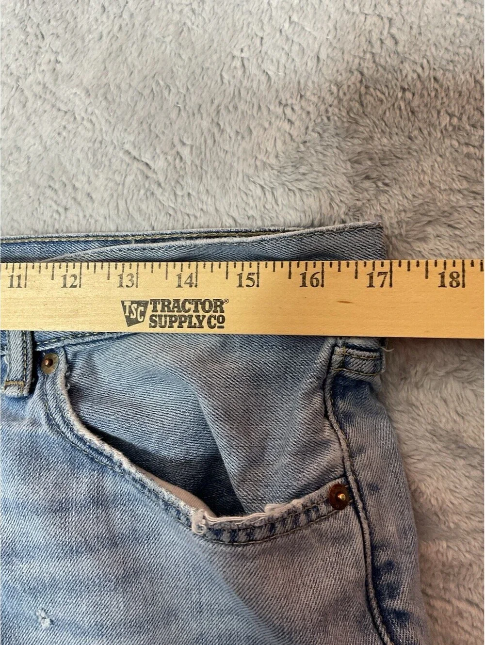 LEVIS 505 Regular Fit MEN'S Jeans Size 34 X 29 Light Wash Distressed